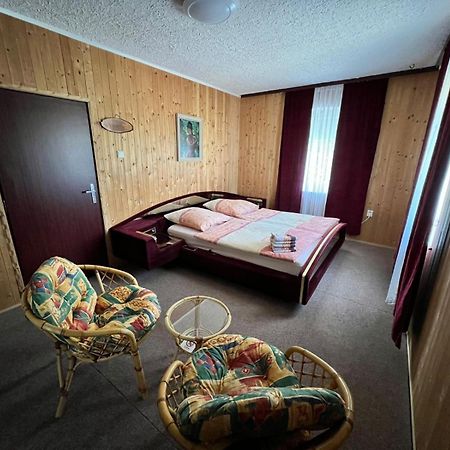 Apartmany Merkel 브로우모프 외부 사진